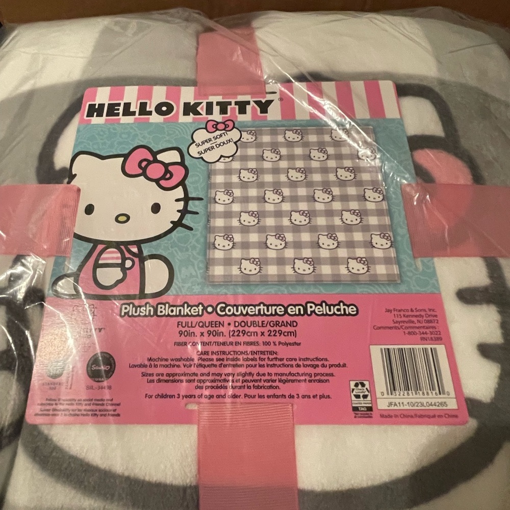 Hello Kitty Full/Queen Checkered Plush Throw Blanket NWT 90 x 90
